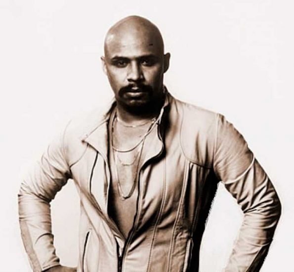 ÁNGEL CANALES - DOS GARDENIAS